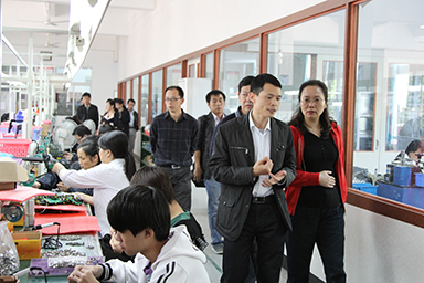 福建省委統(tǒng)戰(zhàn)部副部長(zhǎng)、省工商聯(lián)黨組書記王玲視察虹潤(rùn)公司